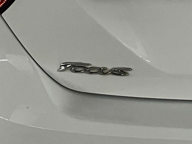 Photo of 2013 Oxford White Ford Focus