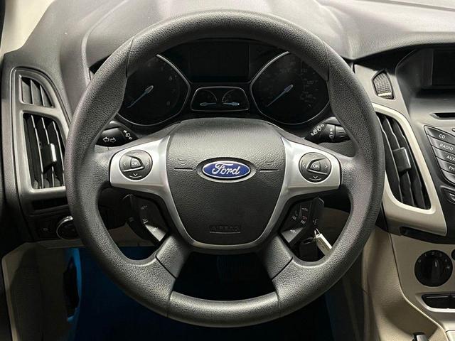 Photo of 2013 Oxford White Ford Focus