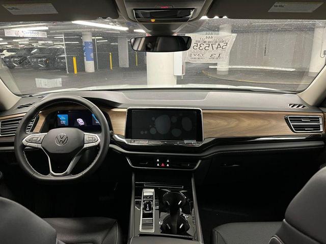 Photo of 2025 Opal White Pearl Volkswagen Atlas