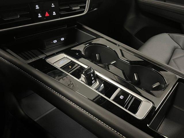 Photo of 2025 Opal White Pearl Volkswagen Atlas