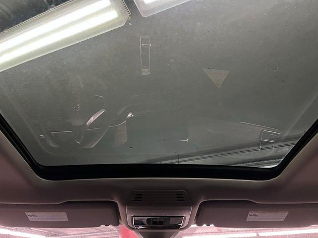 Photo of 2025 Opal White Pearl Volkswagen Atlas