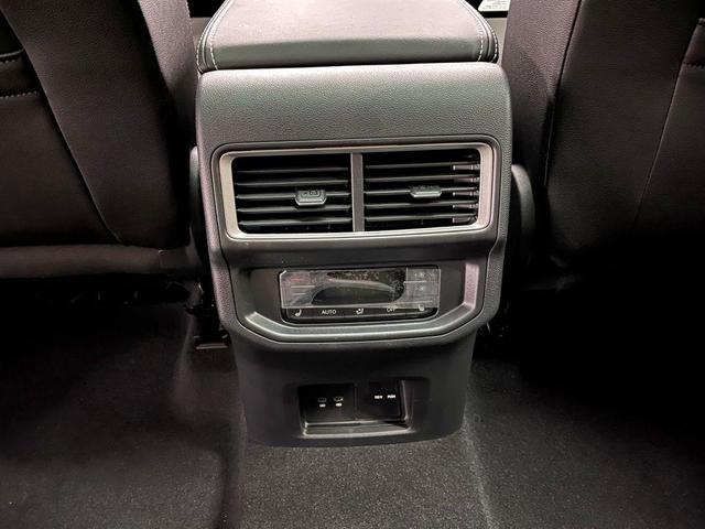 Photo of 2025 Opal White Pearl Volkswagen Atlas