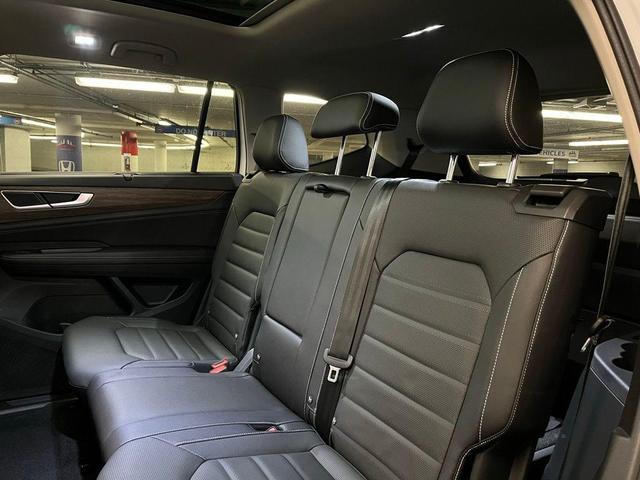 Photo of 2025 Opal White Pearl Volkswagen Atlas