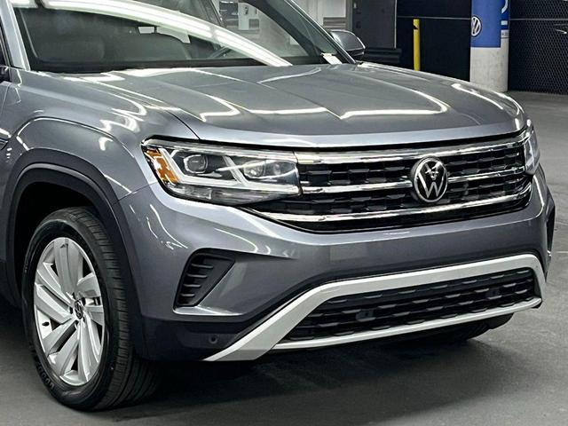 Photo of 2022 Platinum Gray Volkswagen Atlas Cross Sport