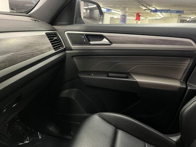 Photo of 2022 Platinum Gray Volkswagen Atlas Cross Sport