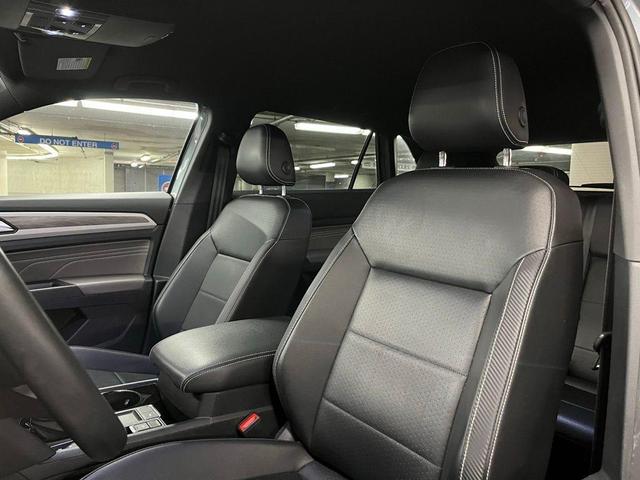 Photo of 2022 Platinum Gray Volkswagen Atlas Cross Sport