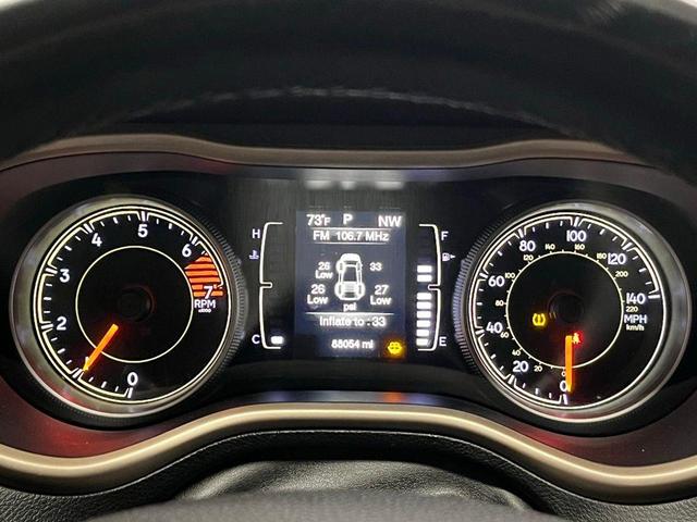 Photo of 2018 Bright White Clearcoat Jeep Cherokee