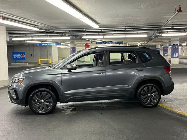 Photo of 2023 Platinum Gray Metallic Volkswagen Taos