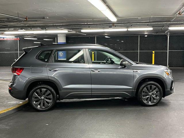 Photo of 2023 Platinum Gray Metallic Volkswagen Taos