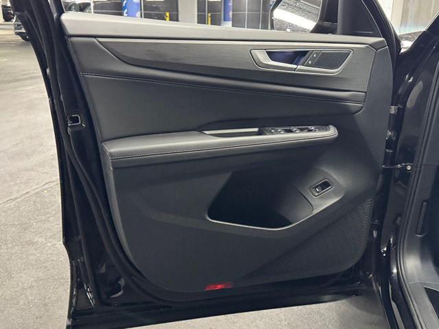 Photo of 2026 Deep Black Pearl Volkswagen Atlas Cross Sport