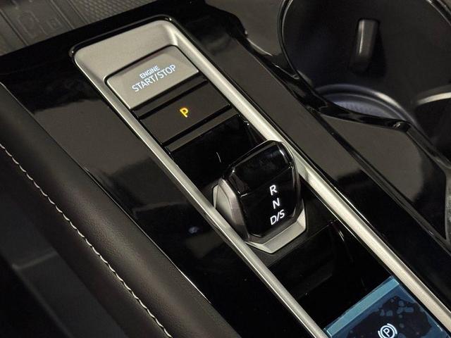 Photo of 2026 Deep Black Pearl Volkswagen Atlas Cross Sport