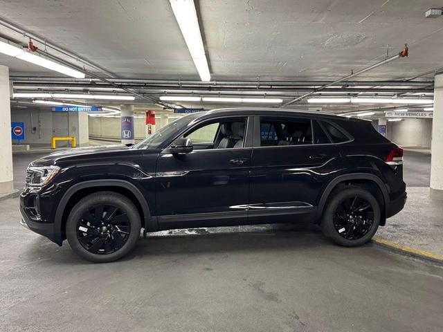 Photo of 2026 Deep Black Pearl Volkswagen Atlas Cross Sport