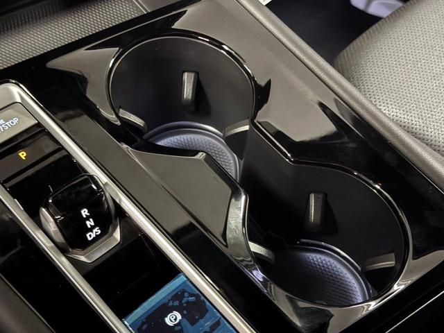 Photo of 2026 Deep Black Pearl Volkswagen Atlas Cross Sport