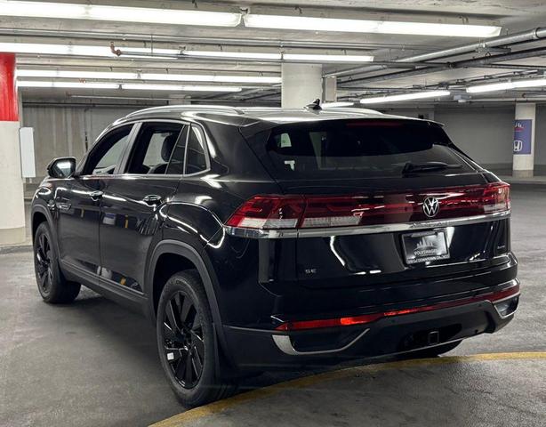 Photo of 2026 Deep Black Pearl Volkswagen Atlas Cross Sport