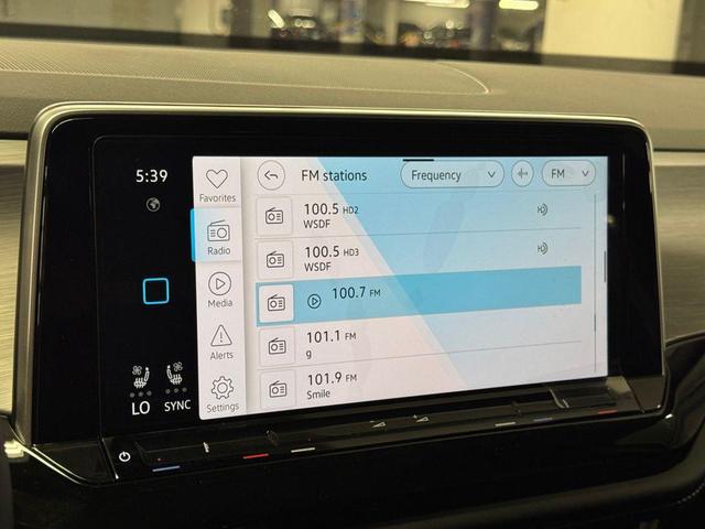 Photo of 2026 Deep Black Pearl Volkswagen Atlas Cross Sport