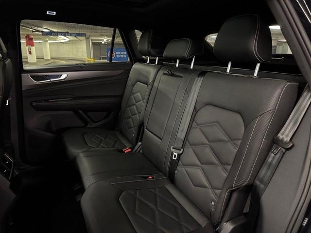 Photo of 2026 Deep Black Pearl Volkswagen Atlas Cross Sport