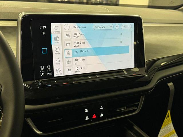Photo of 2026 Deep Black Pearl Volkswagen Atlas Cross Sport