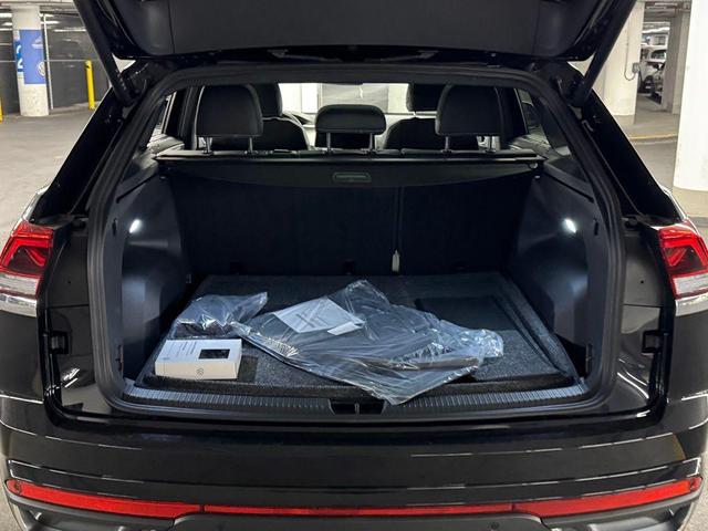 Photo of 2026 Deep Black Pearl Volkswagen Atlas Cross Sport