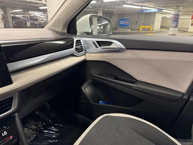 Photo of 2025 Pure White Volkswagen Taos