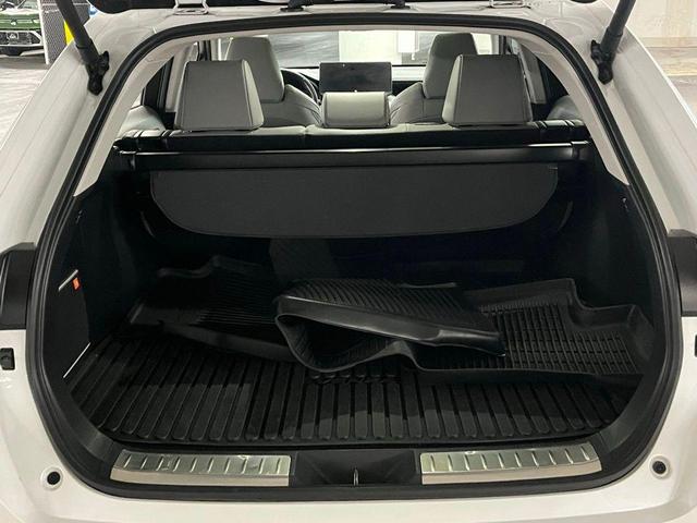 Photo of 2024 Wind Chill Pearl Toyota Venza