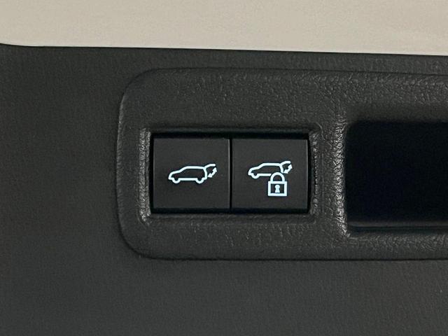 Photo of 2024 Wind Chill Pearl Toyota Venza