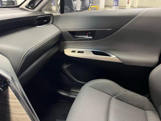 Photo of 2024 Wind Chill Pearl Toyota Venza
