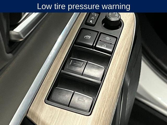 Photo of 2024 Wind Chill Pearl Toyota Venza