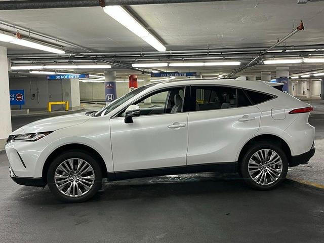 Photo of 2024 Wind Chill Pearl Toyota Venza