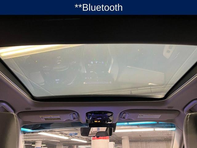 Photo of 2024 Wind Chill Pearl Toyota Venza