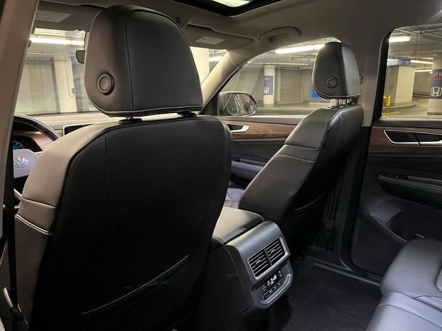 Photo of 2024 Platinum Gray Volkswagen Atlas