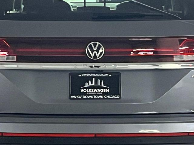 Photo of 2024 Platinum Gray Volkswagen Atlas