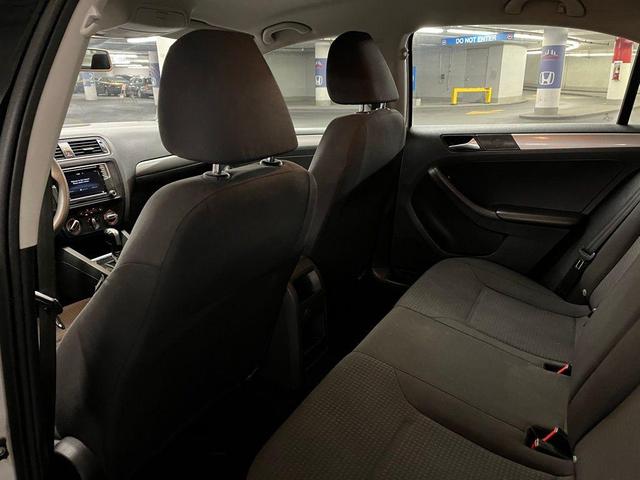 Photo of 2016 Pure White Volkswagen Jetta