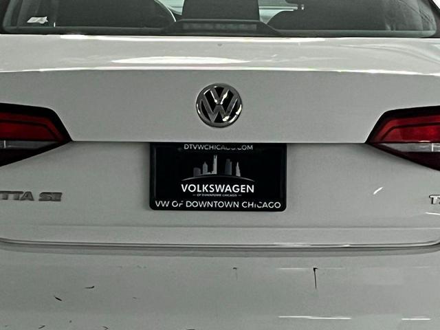 Photo of 2016 Pure White Volkswagen Jetta