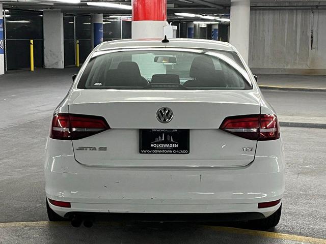 Photo of 2016 Pure White Volkswagen Jetta