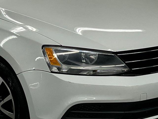 Photo of 2016 Pure White Volkswagen Jetta