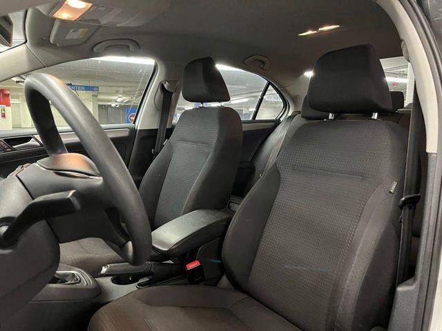Photo of 2016 Pure White Volkswagen Jetta