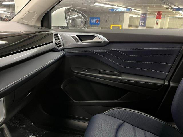 Photo of 2025 Pure White Volkswagen Taos