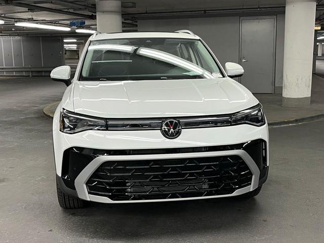 Photo of 2025 Pure White Volkswagen Taos