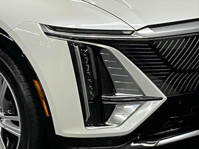 Photo of 2024 Crystal White Tricoat Cadillac LYRIQ
