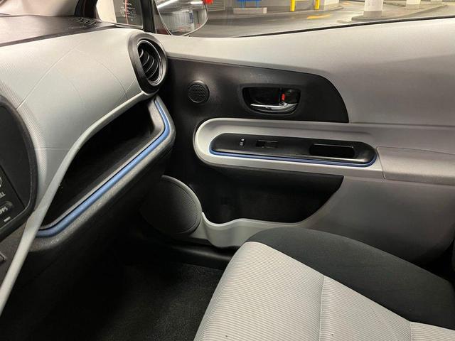 Photo of 2012 Habanero Toyota Prius c