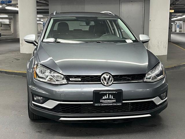Photo of 2017 Platinum Gray Metallic Volkswagen Golf Alltrack