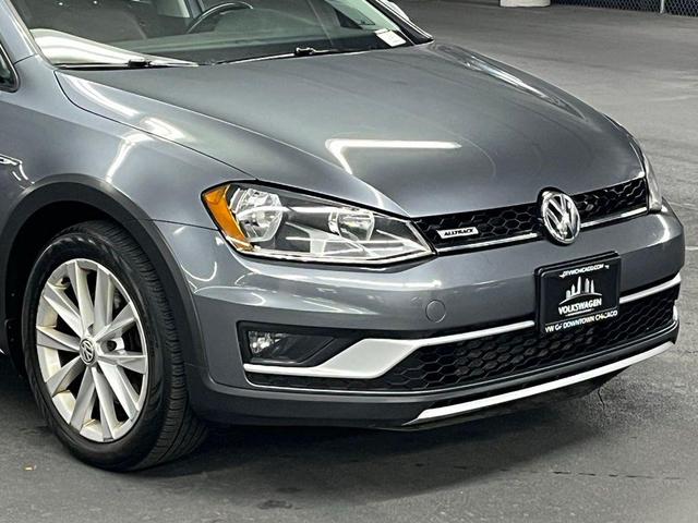 Photo of 2017 Platinum Gray Metallic Volkswagen Golf Alltrack