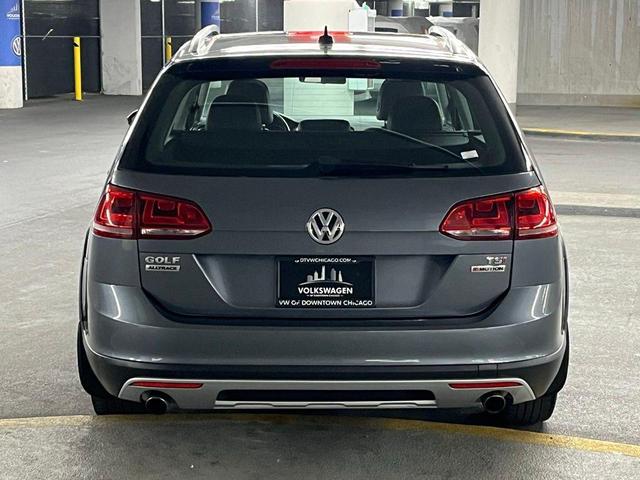 Photo of 2017 Platinum Gray Metallic Volkswagen Golf Alltrack