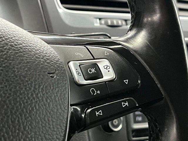 Photo of 2017 Platinum Gray Metallic Volkswagen Golf Alltrack