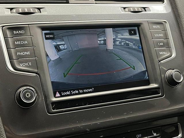Photo of 2017 Platinum Gray Metallic Volkswagen Golf Alltrack