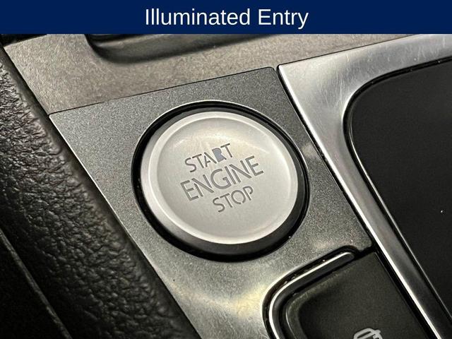 Photo of 2017 Platinum Gray Metallic Volkswagen Golf Alltrack