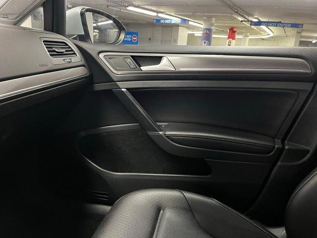 Photo of 2017 Platinum Gray Metallic Volkswagen Golf Alltrack