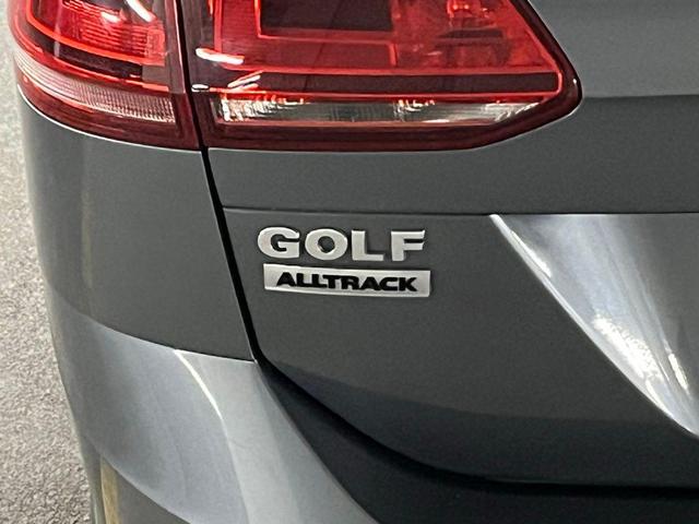 Photo of 2017 Platinum Gray Metallic Volkswagen Golf Alltrack