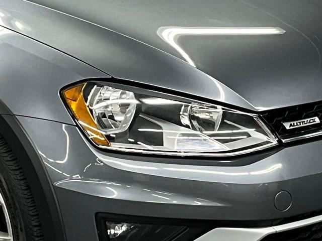 Photo of 2017 Platinum Gray Metallic Volkswagen Golf Alltrack