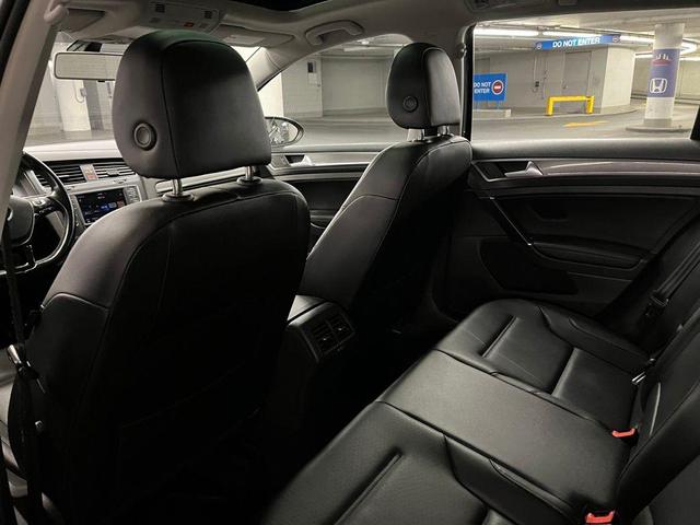 Photo of 2017 Platinum Gray Metallic Volkswagen Golf Alltrack